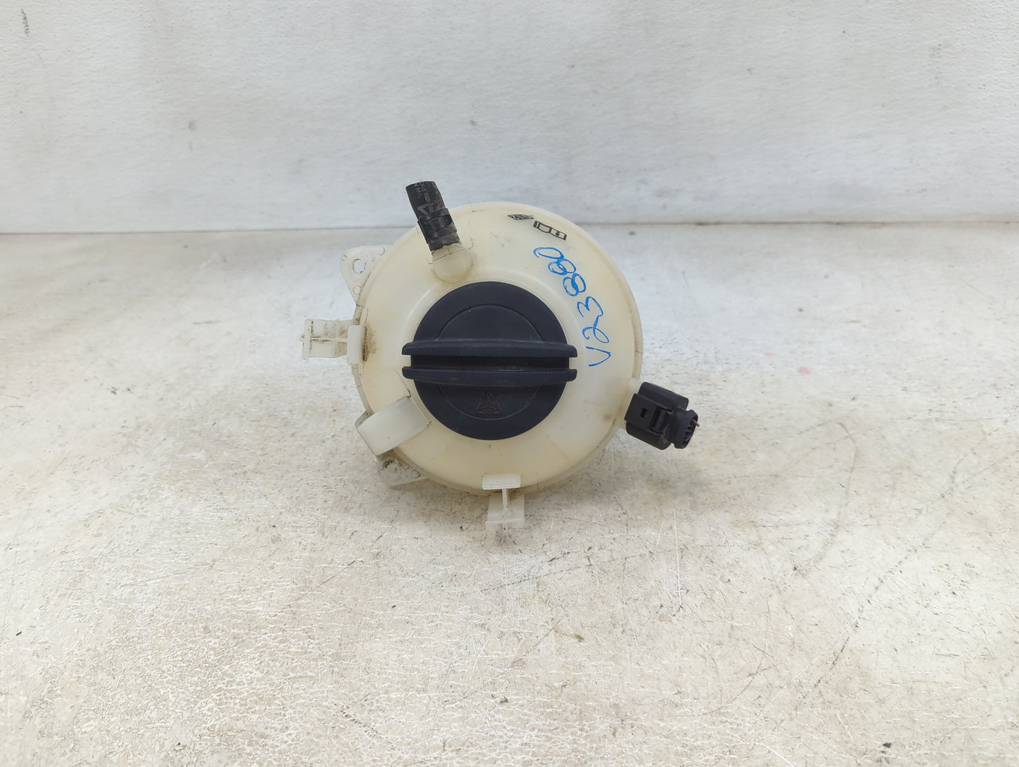 2009 Volkswagen Tiguan Radiator Coolant Overflow Expansion Tank Bottle 1460028 - Oemusedautoparts1.com
