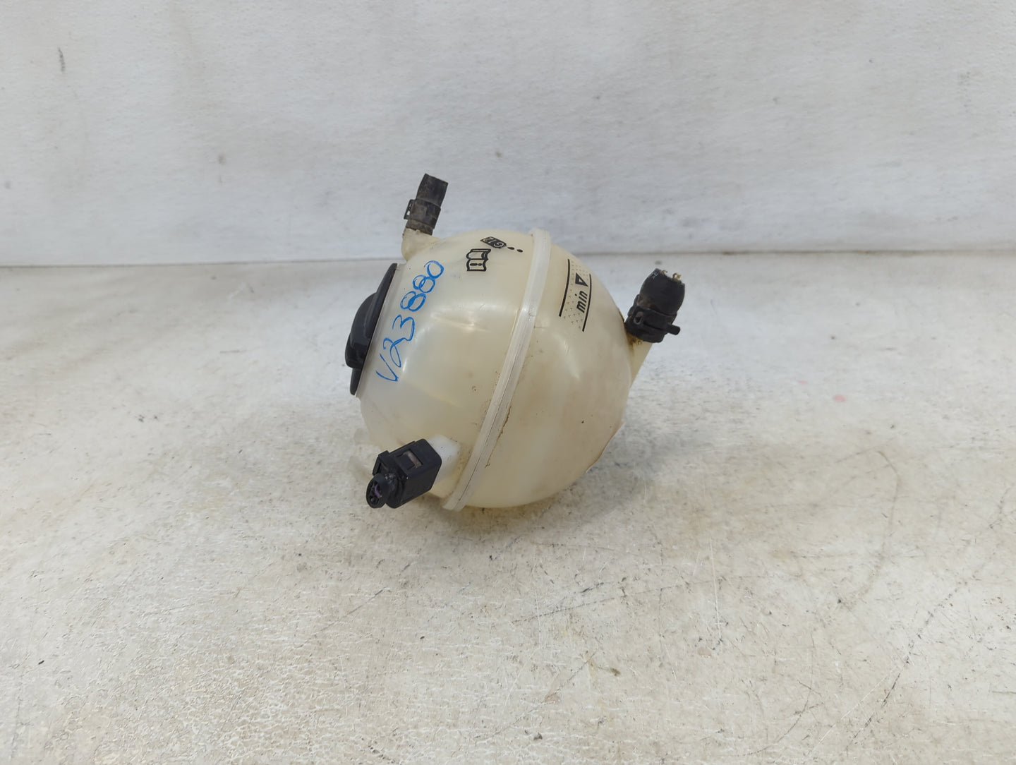 2009 Volkswagen Tiguan Radiator Coolant Overflow Expansion Tank Bottle 1460028 - Oemusedautoparts1.com