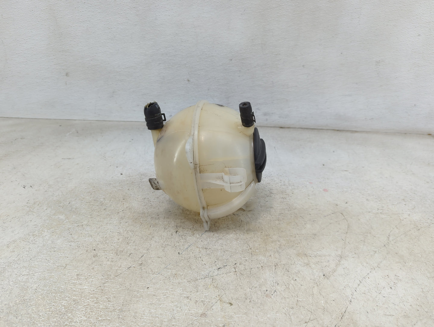 2009 Volkswagen Tiguan Radiator Coolant Overflow Expansion Tank Bottle 1460028 - Oemusedautoparts1.com