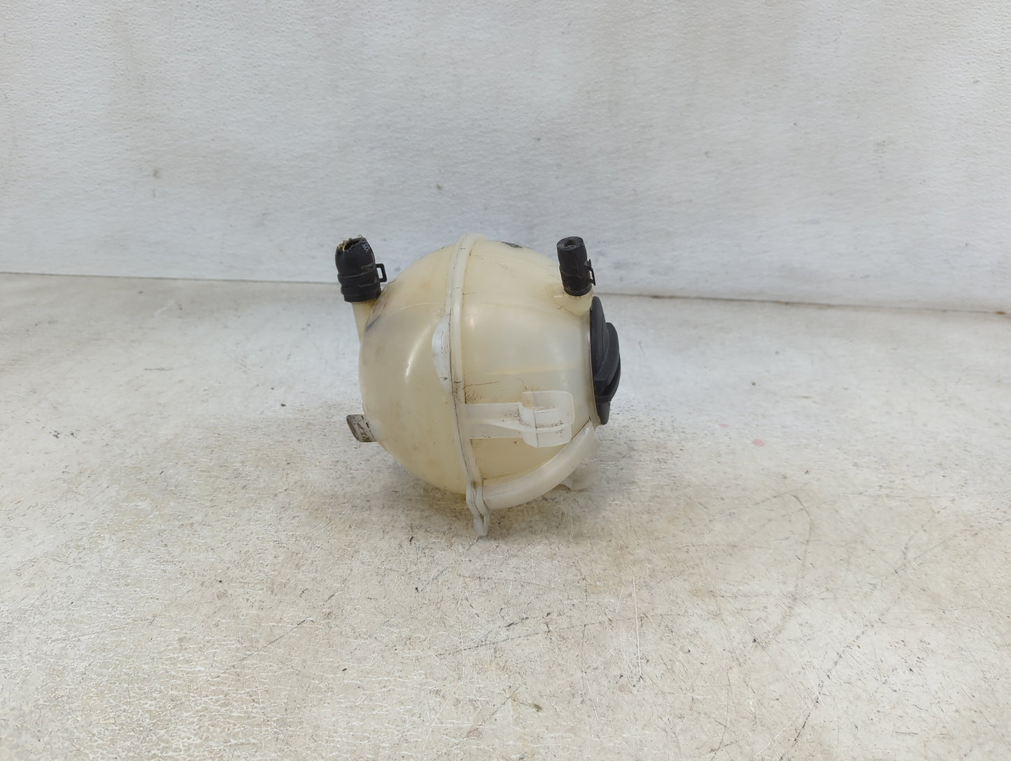 2009 Volkswagen Tiguan Radiator Coolant Overflow Expansion Tank Bottle 1460028 - Oemusedautoparts1.com