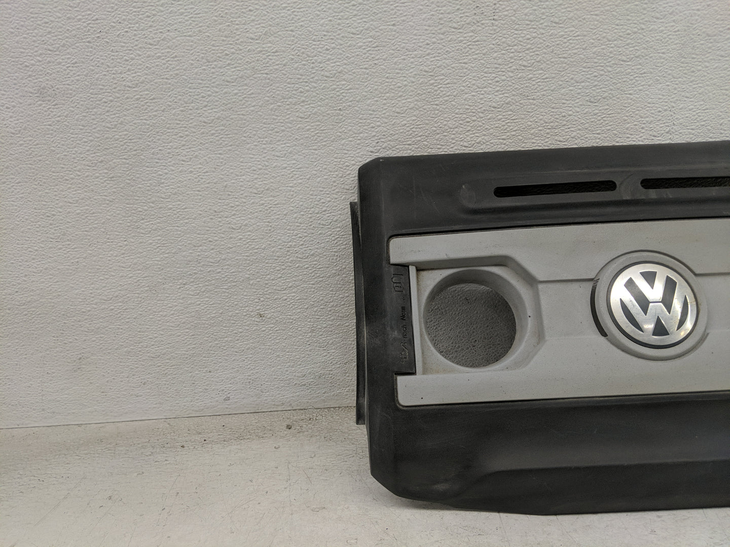 2009 Volkswagen Tiguan Engine Cover Black - Oemusedautoparts1.com