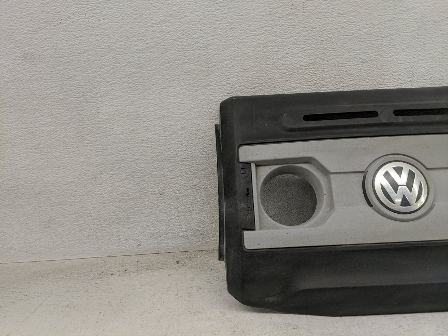 2009 Volkswagen Tiguan Engine Cover Black - Oemusedautoparts1.com