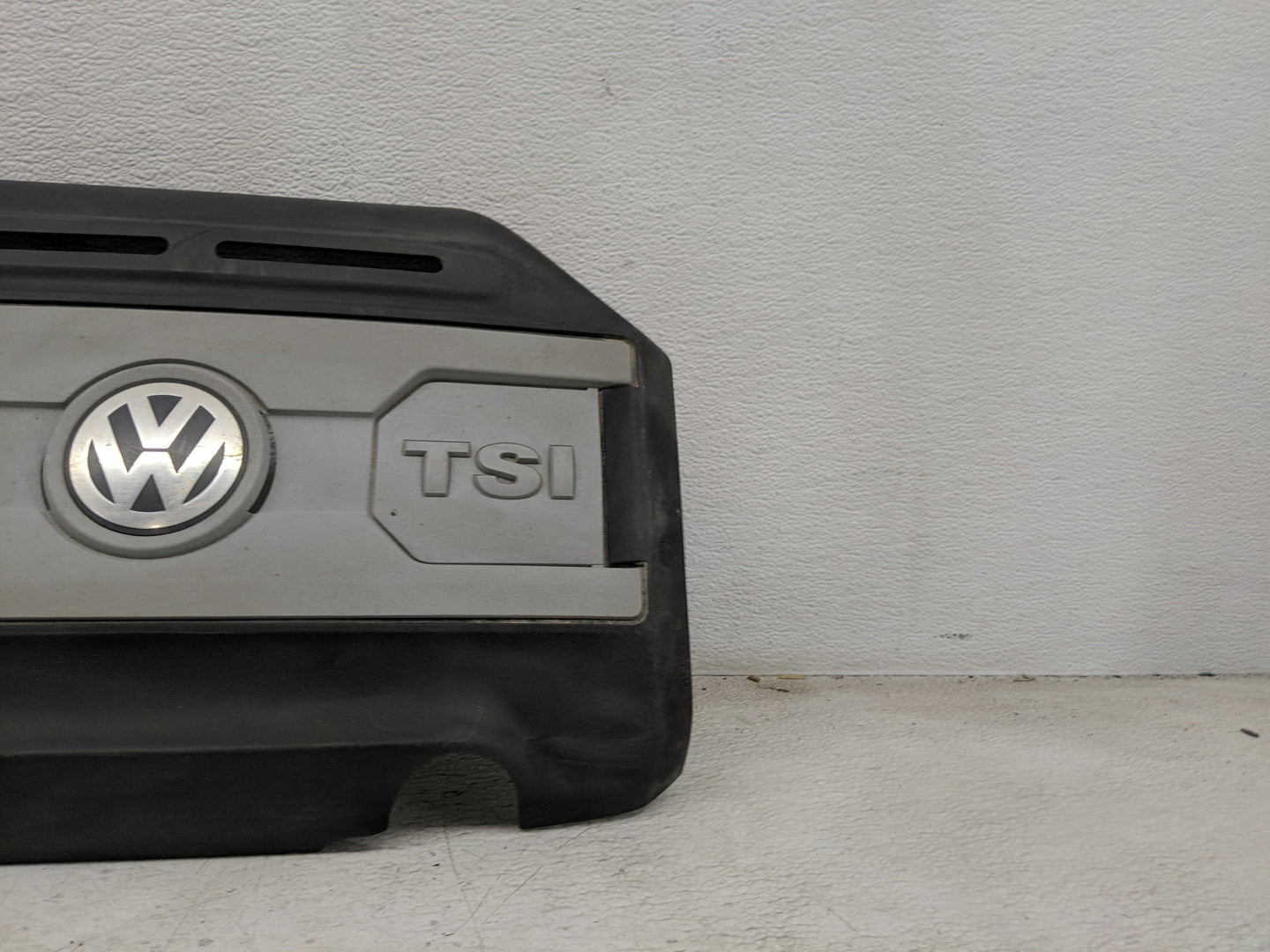 2009 Volkswagen Tiguan Engine Cover Black - Oemusedautoparts1.com