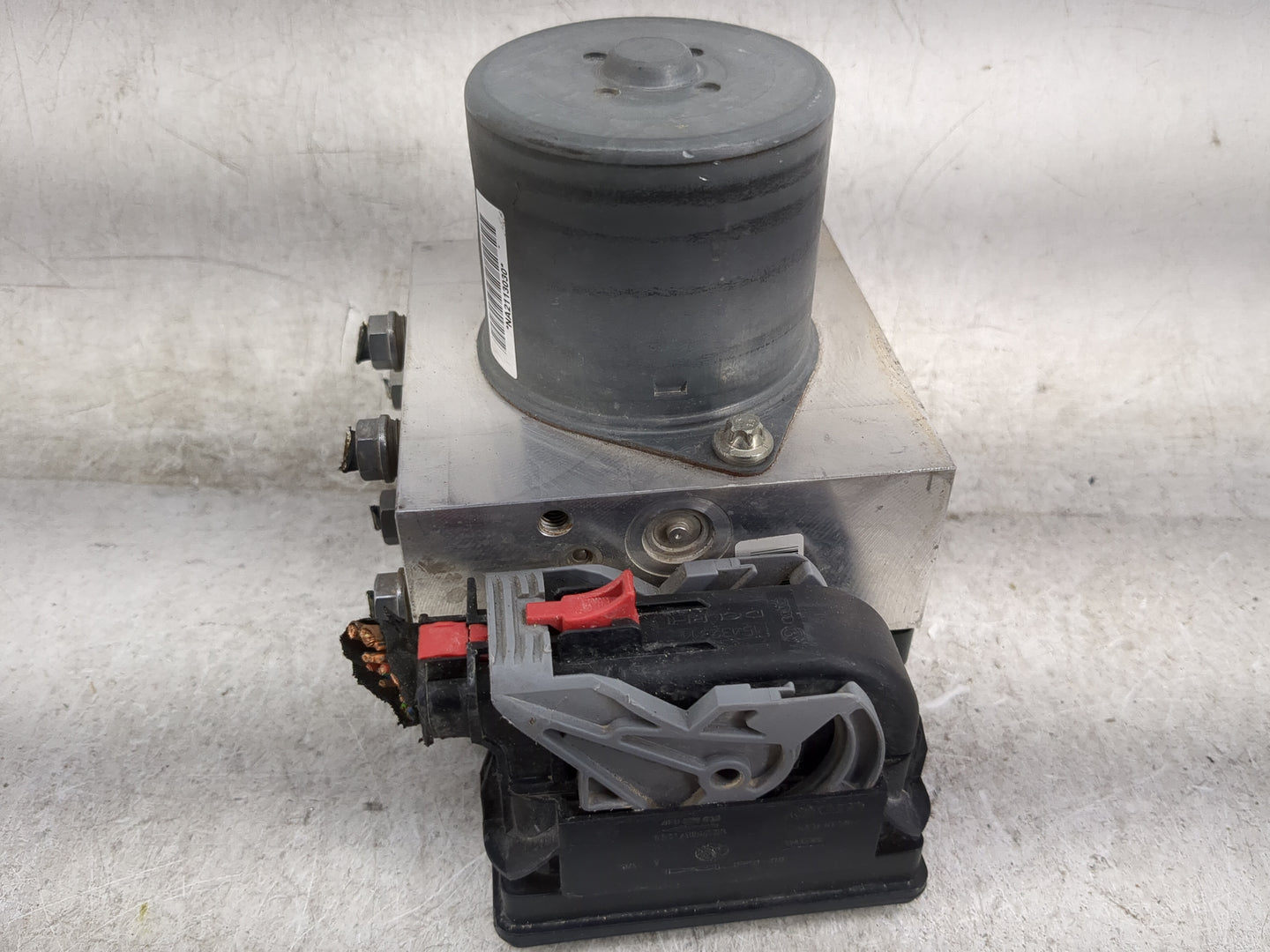 2009 Volkswagen Tiguan ABS Pump Control Module Replacement P/N:5N0 614 517 N Fits OEM Used Auto Parts - Oemusedautoparts1.co