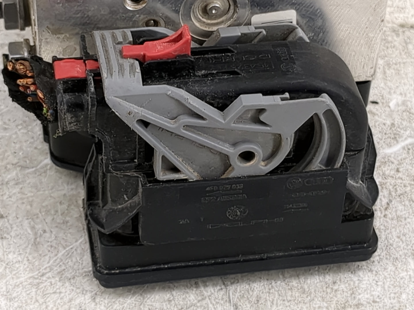2009 Volkswagen Tiguan ABS Pump Control Module Replacement P/N:5N0 614 517 N Fits OEM Used Auto Parts - Oemusedautoparts1.co