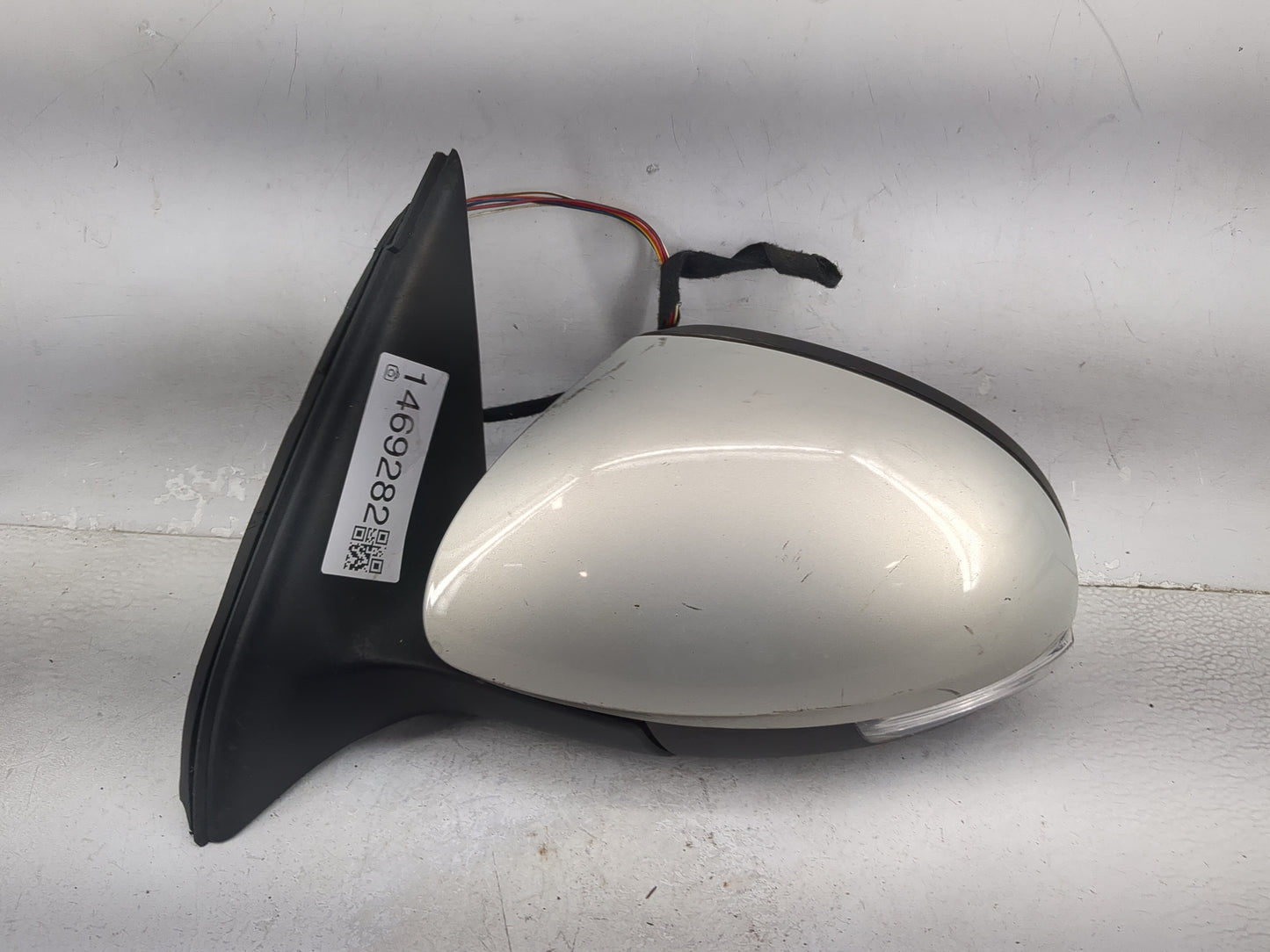 2009-2017 Volkswagen Tiguan Driver Side View Mirror - Left Door Mirror OEM Used - Oemusedautoparts1.com
