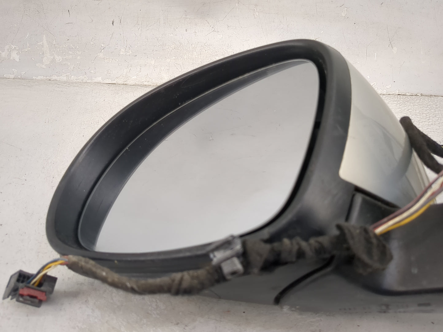 2009-2017 Volkswagen Tiguan Driver Side View Mirror - Left Door Mirror OEM Used - Oemusedautoparts1.com