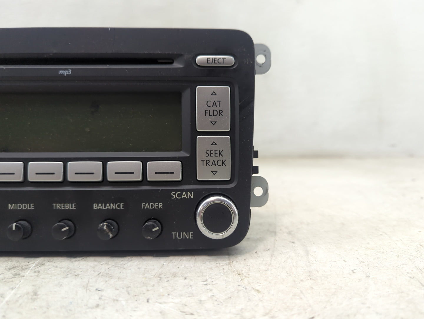 2009-2017 Volkswagen Tiguan Radio AM FM Cd Player Receiver Replacement P/N:1K0035180L CQ-EV1467G Fits OEM Used Auto Parts - 