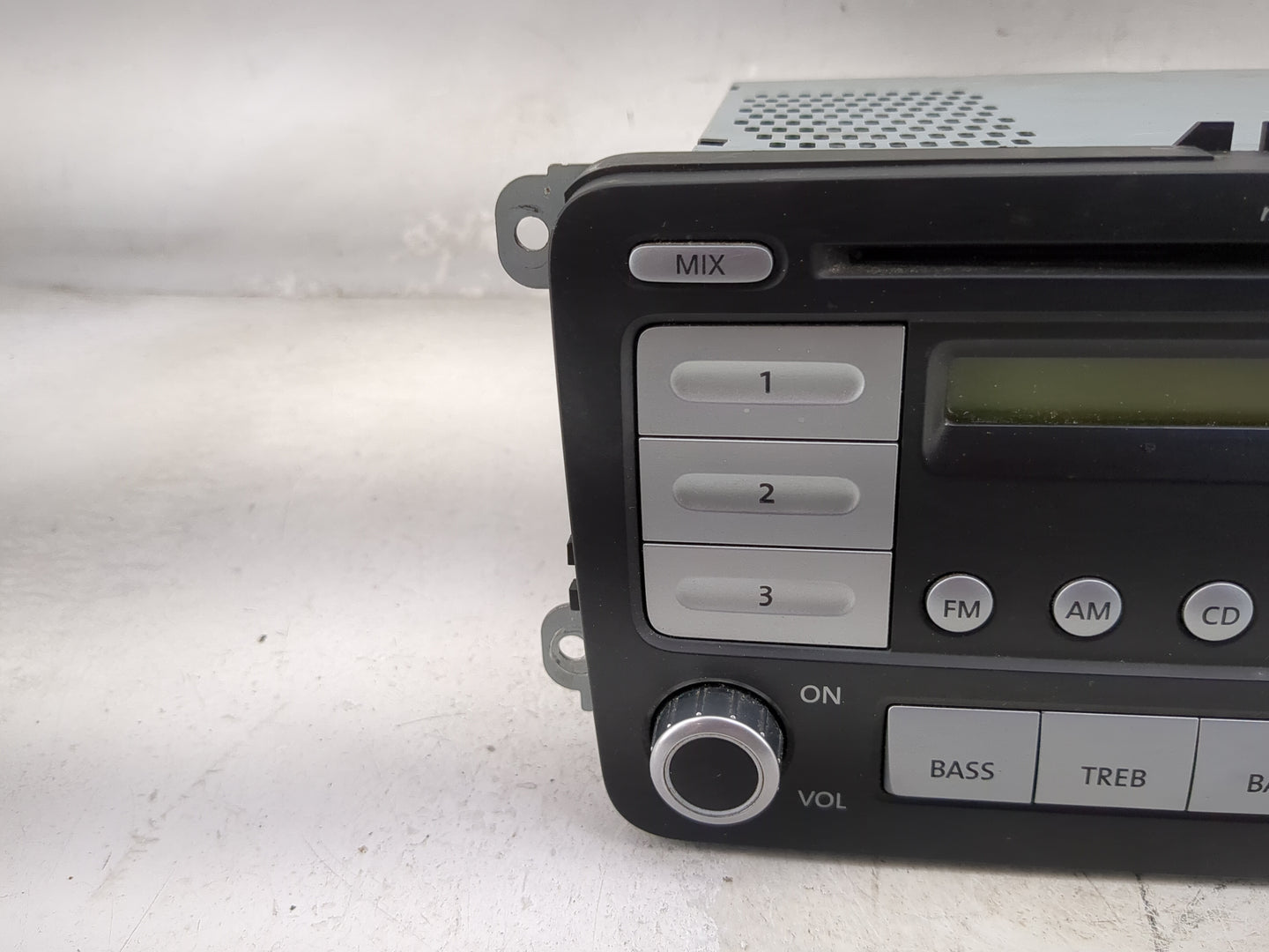 2009-2017 Volkswagen Tiguan Radio AM FM Cd Player Receiver Replacement P/N:1K0035161C 28088967 Fits OEM Used Auto Parts - Oe