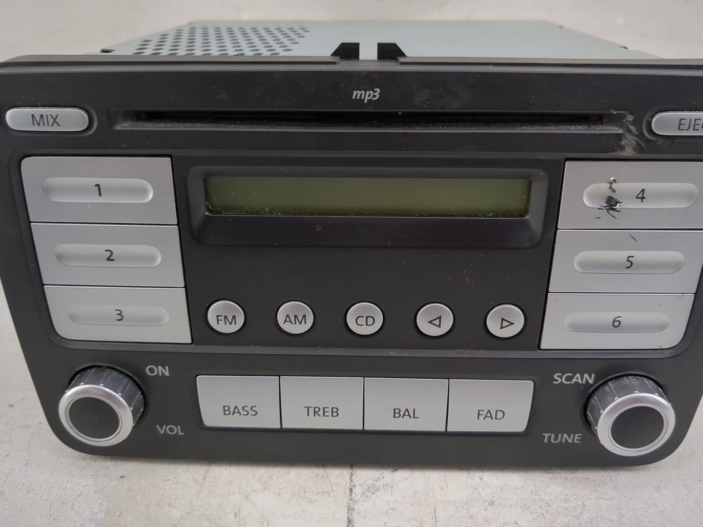 2009-2017 Volkswagen Tiguan Radio AM FM Cd Player Receiver Replacement P/N:1K0035161C 28088967 Fits OEM Used Auto Parts - Oe