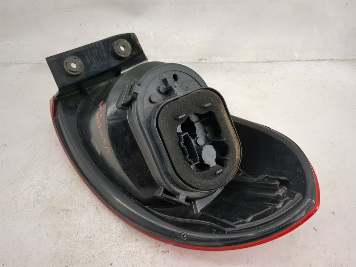 2009-2011 Volkswagen Tiguan Driver Left Side Deck Lid Mounted Tail Light 1501894 - Oemusedautoparts1.com