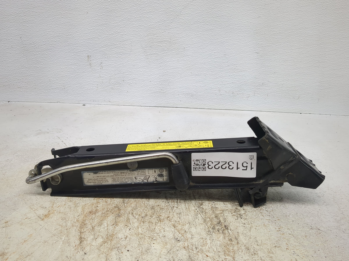2009 Volkswagen Tiguan Spare Scissor Car Jack 1513223 - Oemusedautoparts1.com