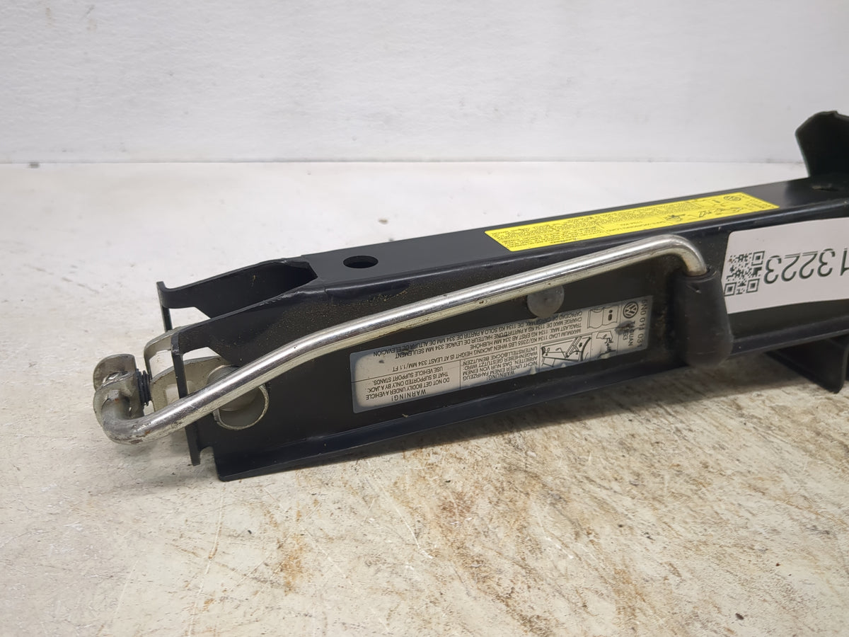 2009 Volkswagen Tiguan Spare Scissor Car Jack 1513223 - Oemusedautoparts1.com