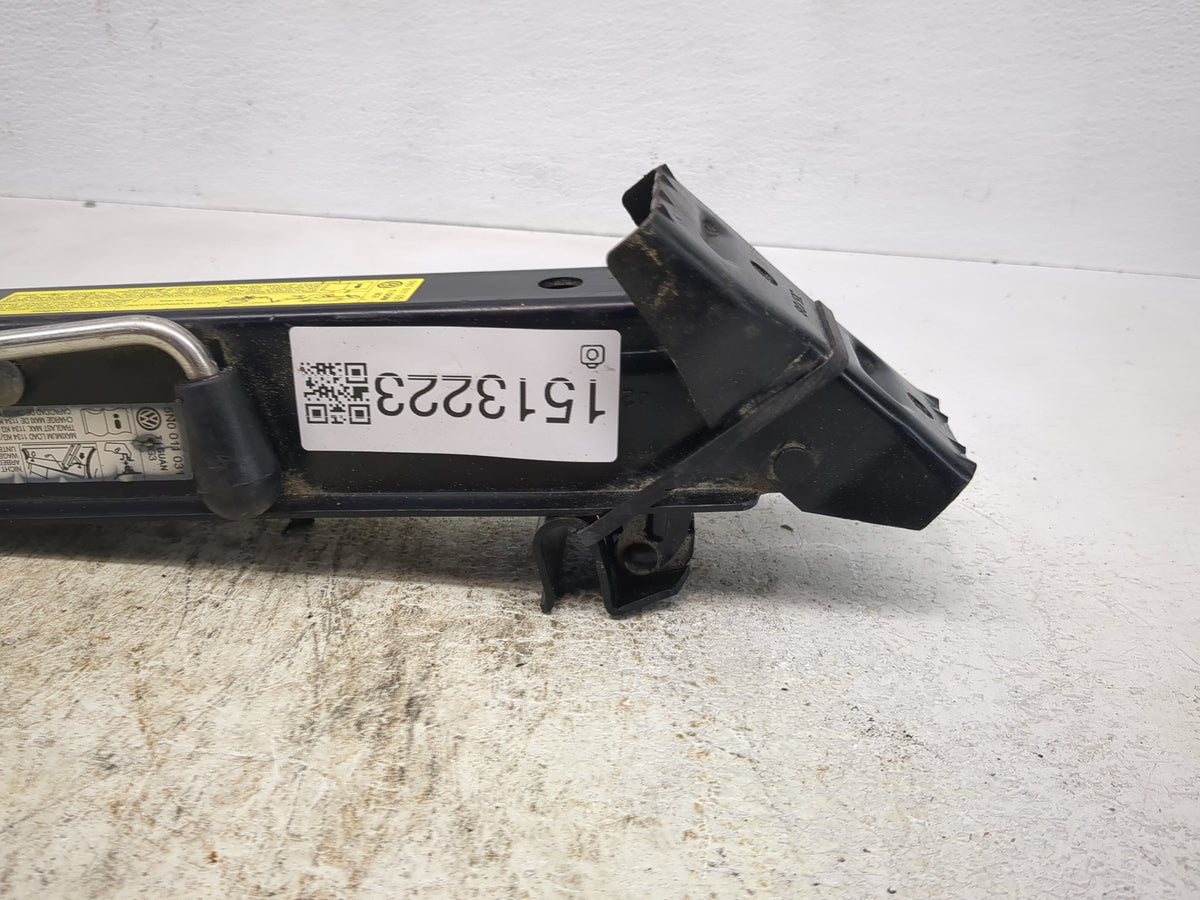 2009 Volkswagen Tiguan Spare Scissor Car Jack 1513223 - Oemusedautoparts1.com