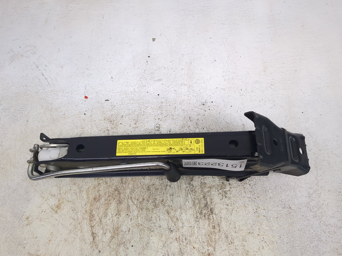 2009 Volkswagen Tiguan Spare Scissor Car Jack 1513223 - Oemusedautoparts1.com