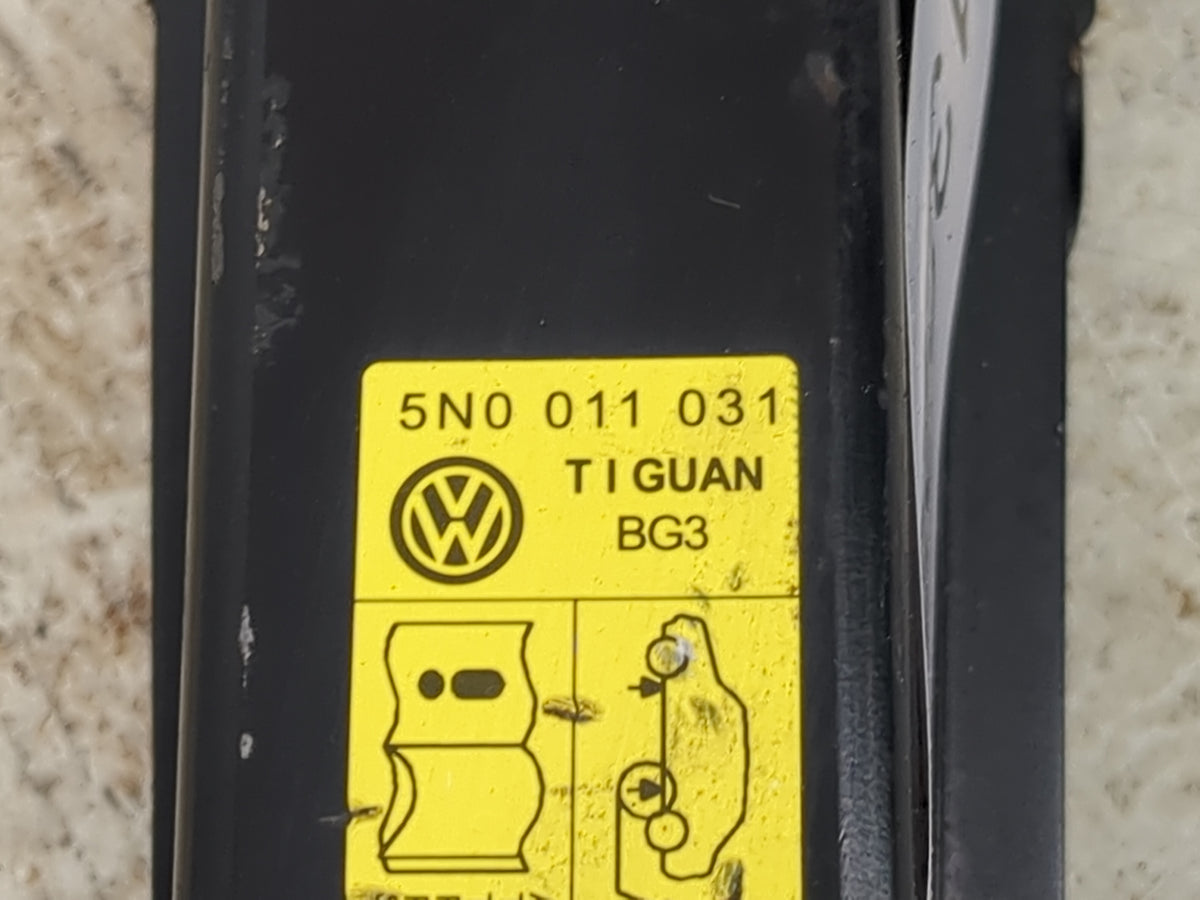 2009 Volkswagen Tiguan Spare Scissor Car Jack 1513223 - Oemusedautoparts1.com