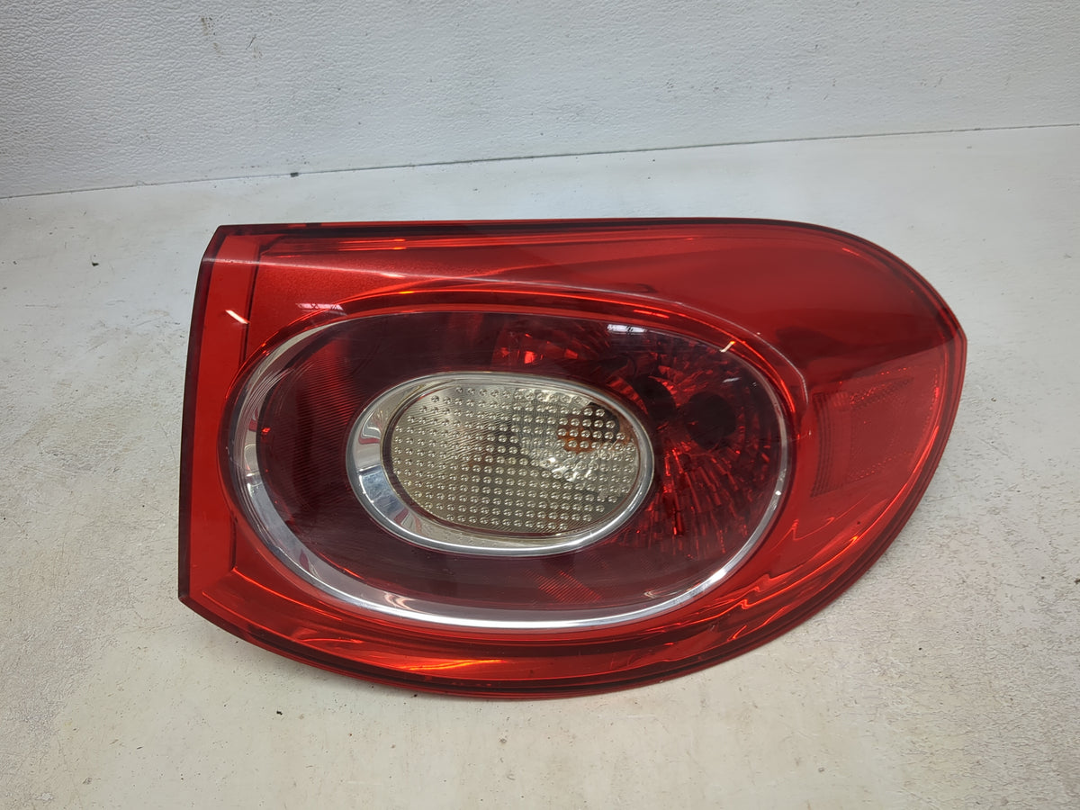2009 Volkswagen Tiguan Passenger Right Side Deck Lid Mounted Tail Light 1513399 - Oemusedautoparts1.com