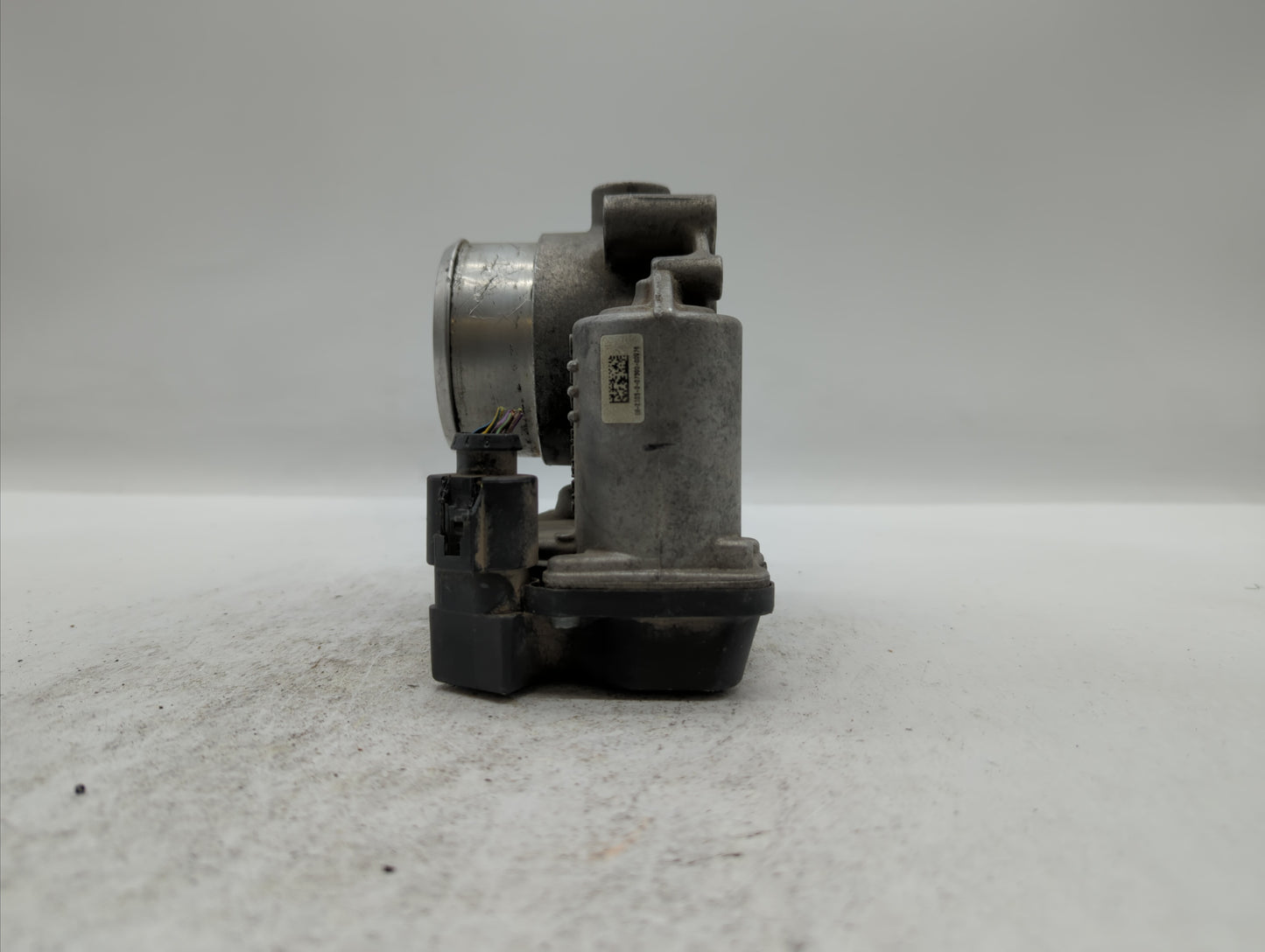 2009-2018 Volkswagen Tiguan Throttle Body P/N:06F 133 062 J Fits OEM Used Auto Parts - Oemusedautoparts1.com