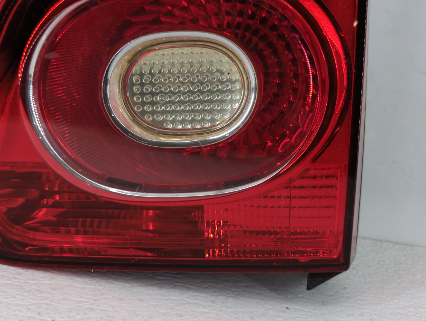 2009-2011 Volkswagen Tiguan Tail Light Assembly Passenger Right OEM P/N:5N0945094B 5N0 945 094 B Fits Fits 2009 2010 2011 OE