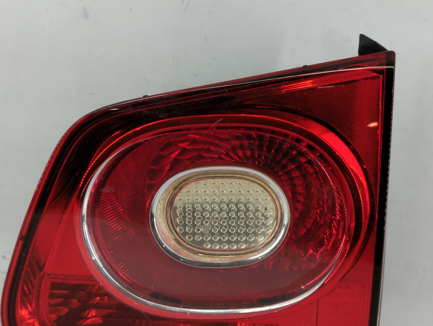 2009-2011 Volkswagen Tiguan Tail Light Assembly Passenger Right OEM P/N:5N0945094B 5N0 945 094 B Fits Fits 2009 2010 2011 OE