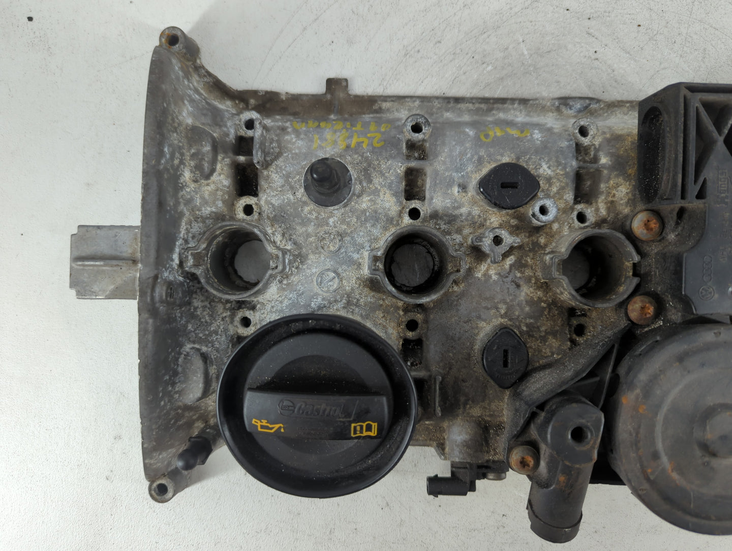 2009 Volkswagen Tiguan Driver Left Cylinder Head Valve Cover P/N:06H 103 475 G Fits OEM Used Auto Parts - Oemusedautoparts1.