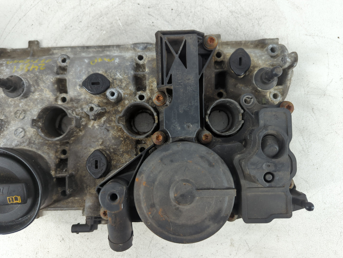 2009 Volkswagen Tiguan Driver Left Cylinder Head Valve Cover P/N:06H 103 475 G Fits OEM Used Auto Parts - Oemusedautoparts1.
