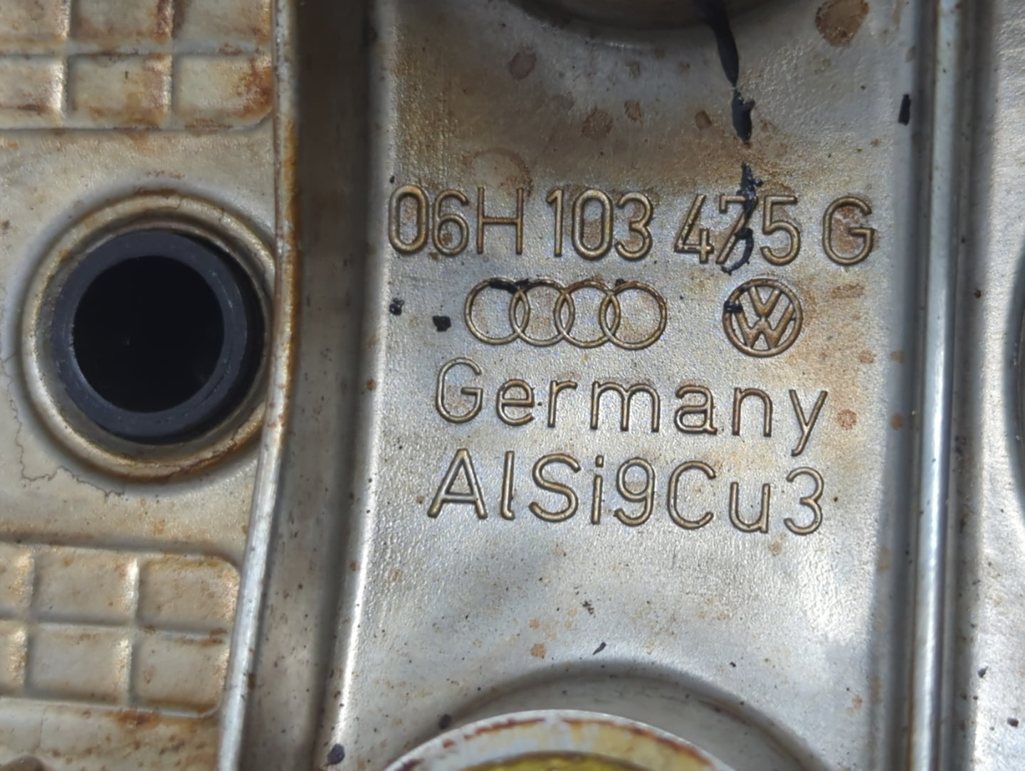 2009 Volkswagen Tiguan Driver Left Cylinder Head Valve Cover P/N:06H 103 475 G Fits OEM Used Auto Parts - Oemusedautoparts1.