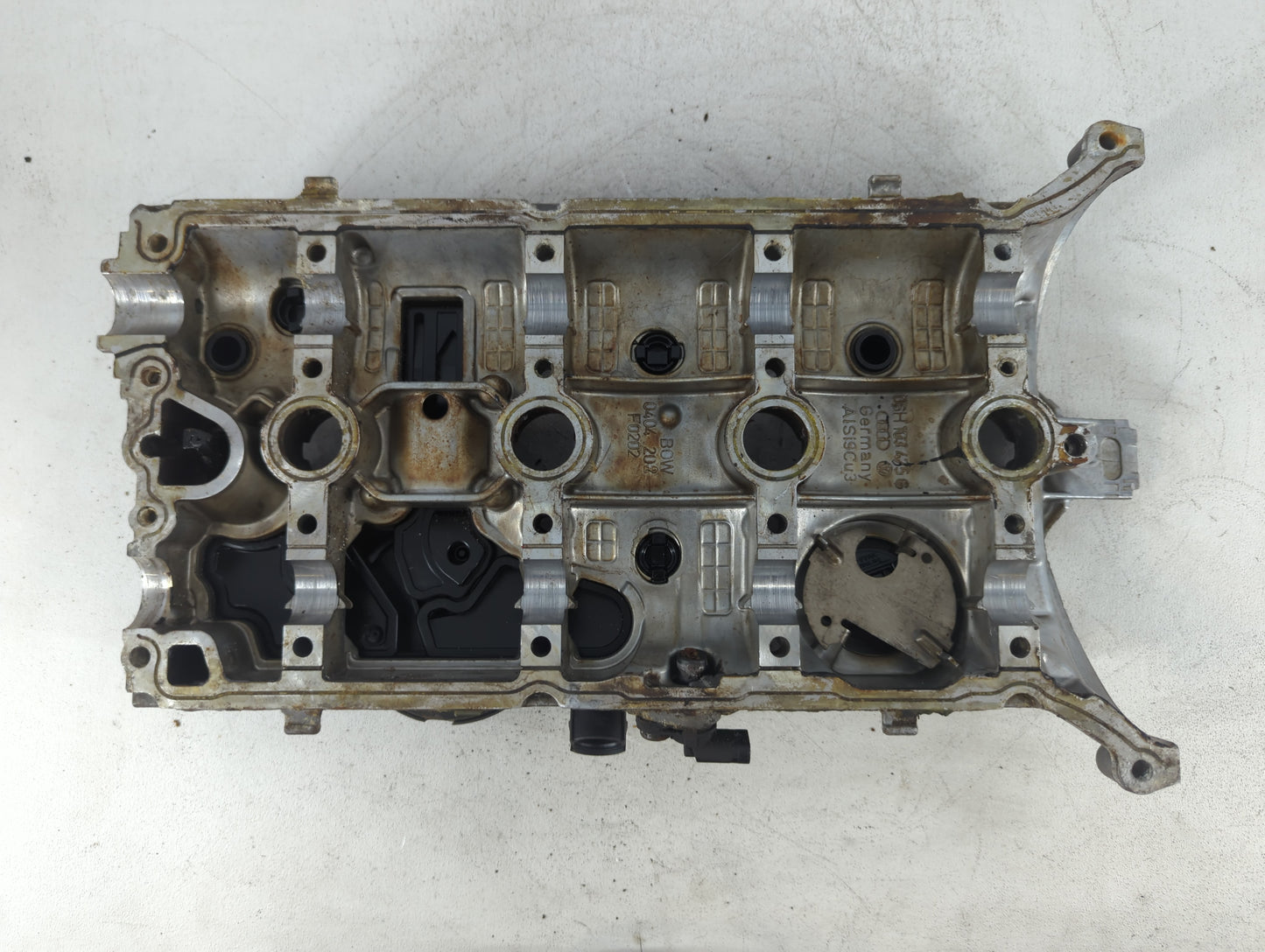 2009 Volkswagen Tiguan Driver Left Cylinder Head Valve Cover P/N:06H 103 475 G Fits OEM Used Auto Parts - Oemusedautoparts1.