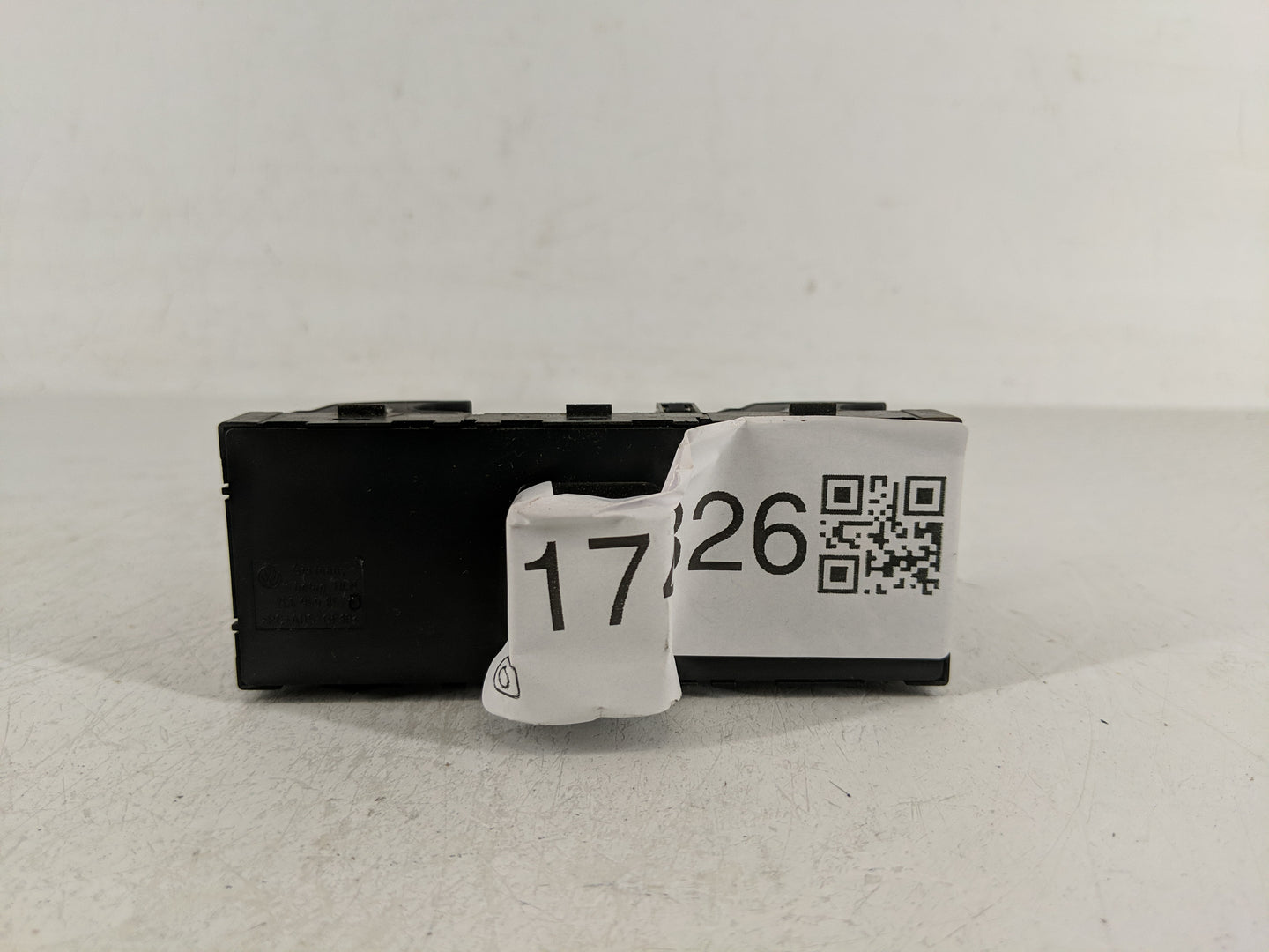 2004-2010 Volkswagen Touareg Master Power Window Switch Replacement Driver Side Left P/N:7L6 959 857 Fits OEM Used Auto Part