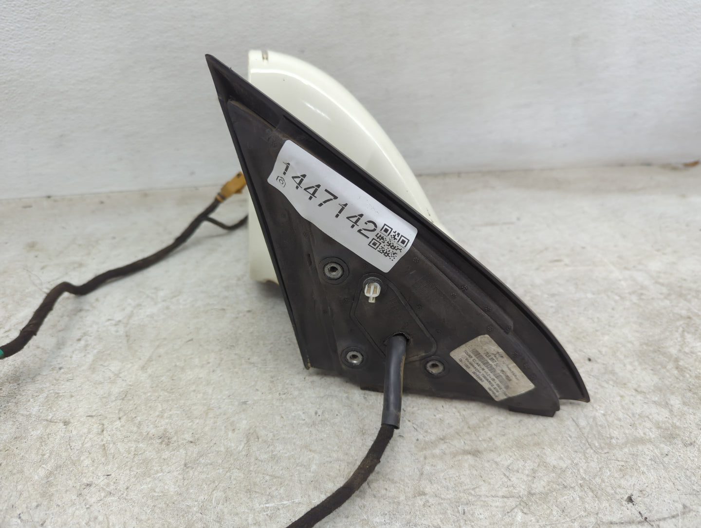 2009-2010 Volkswagen Touareg Driver Side View Mirror - Left Door Mirror OEM Used - Oemusedautoparts1.com
