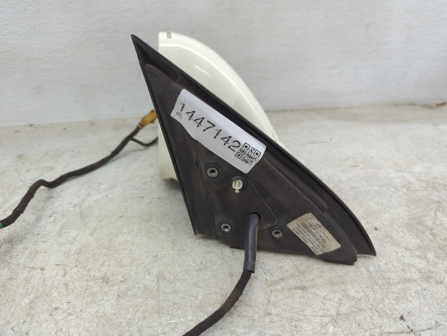 2009-2010 Volkswagen Touareg Driver Side View Mirror - Left Door Mirror OEM Used - Oemusedautoparts1.com