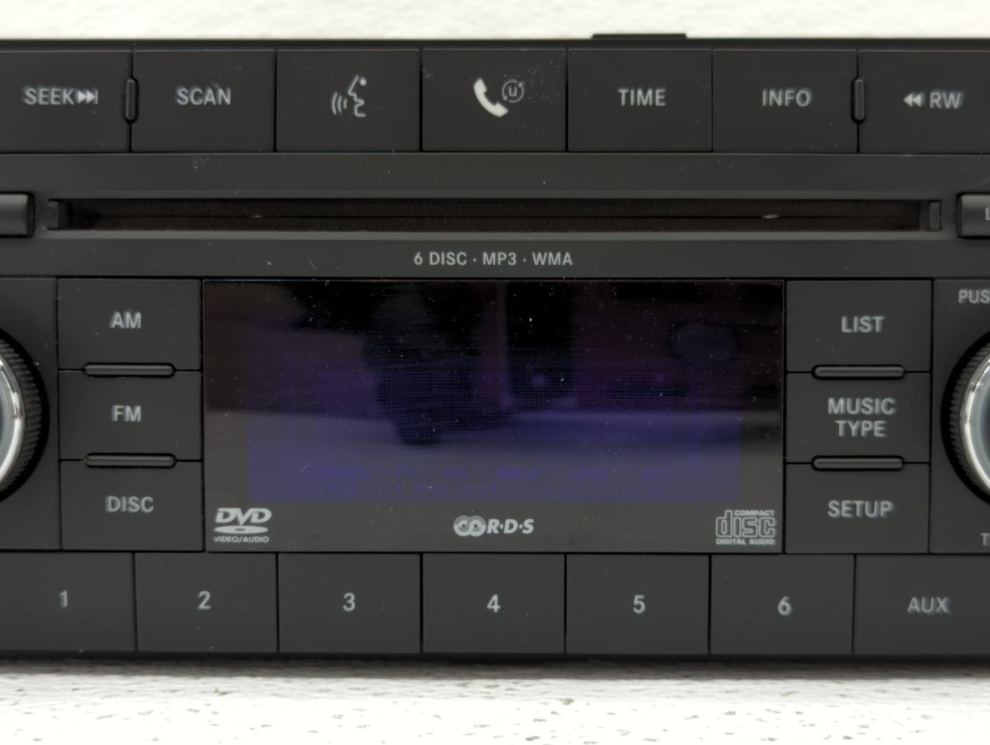 2009-2011 Volkswagen Routan Am Fm Cd Player Radio Receiver - Oemusedautoparts1.com