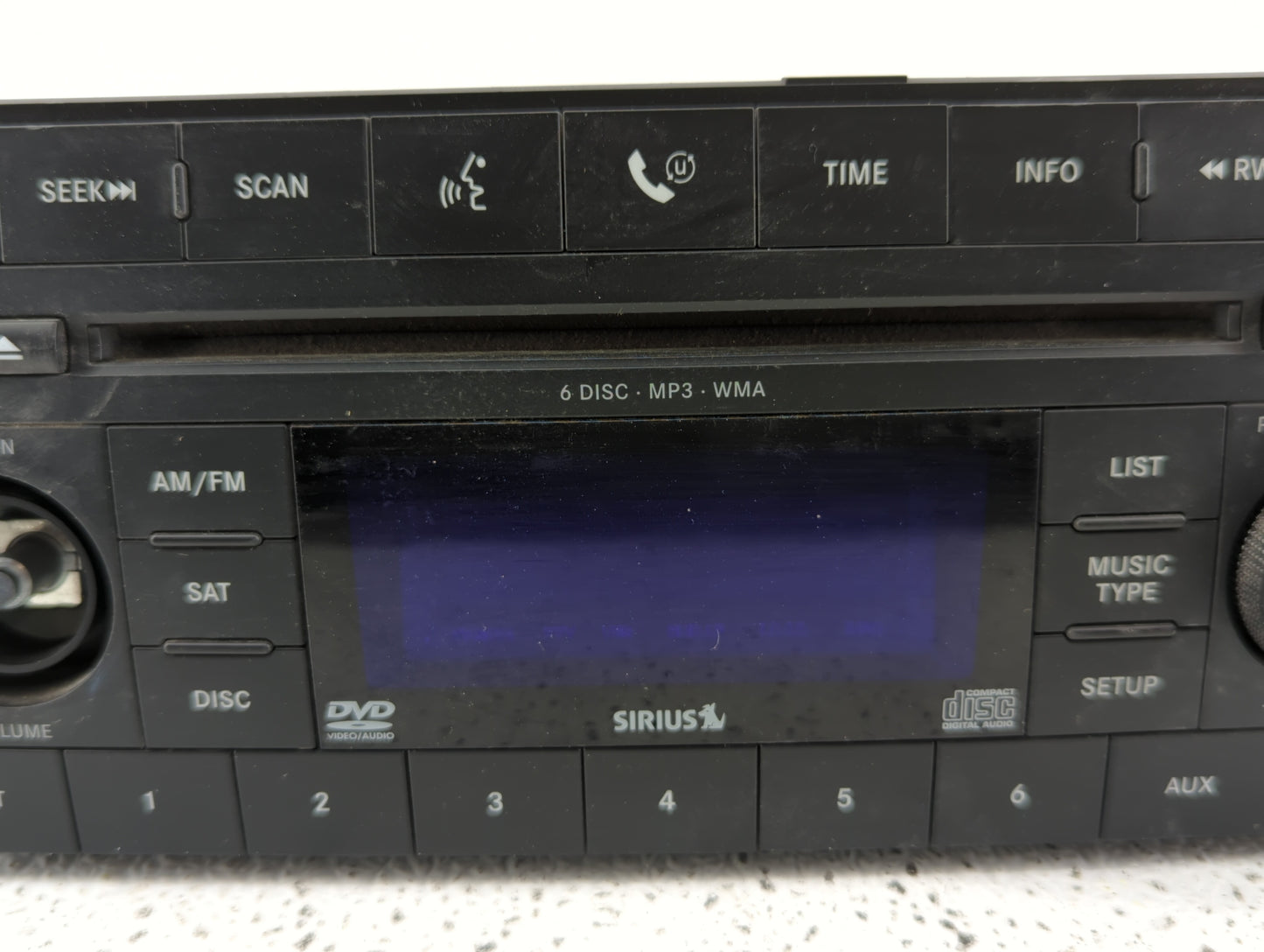 2009-2011 Volkswagen Routan Am Fm Cd Player Radio Receiver - Oemusedautoparts1.com