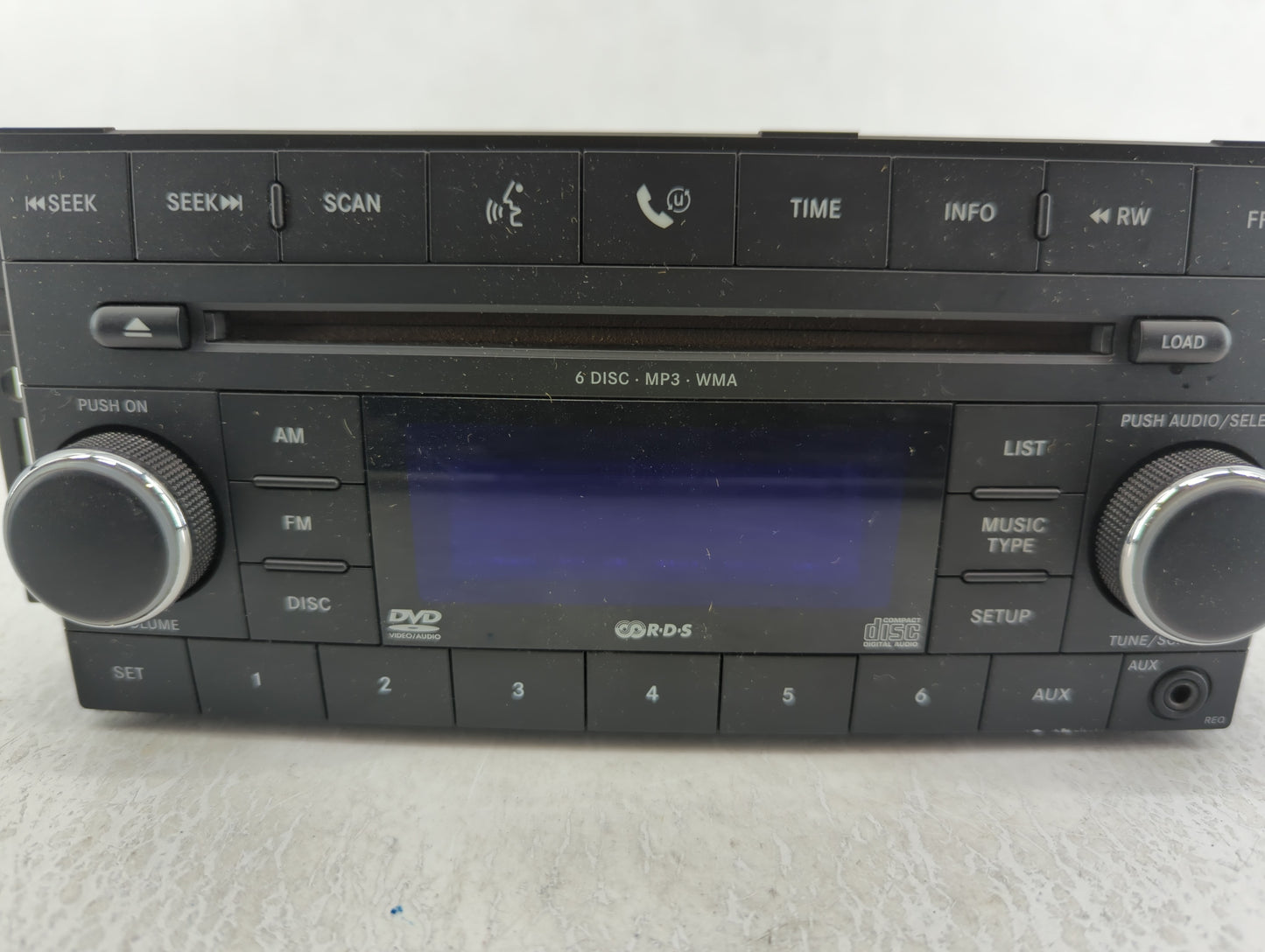 2009 Volkswagon Routan Radio AM FM Cd Player Receiver Replacement P/N:68050442AC Fits Fits 2010 2011 OEM Used Auto Parts - O