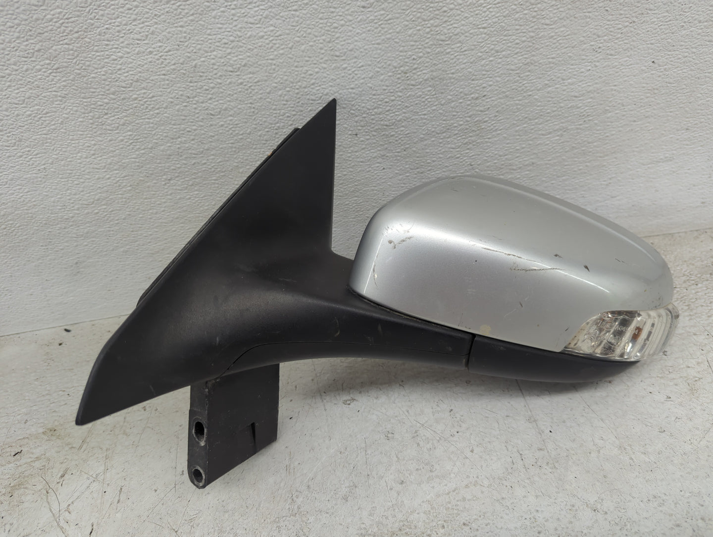 2008-2013 Volvo C70 Driver Side View Mirror - Left Door Mirror OEM Used - Oemusedautoparts1.com