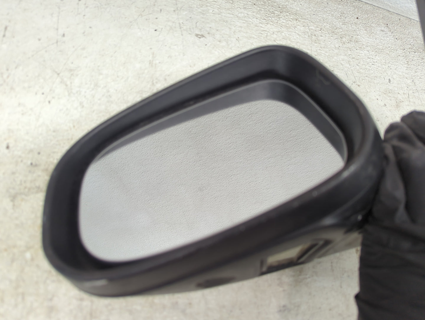 2008-2013 Volvo C70 Driver Side View Mirror - Left Door Mirror OEM Used - Oemusedautoparts1.com