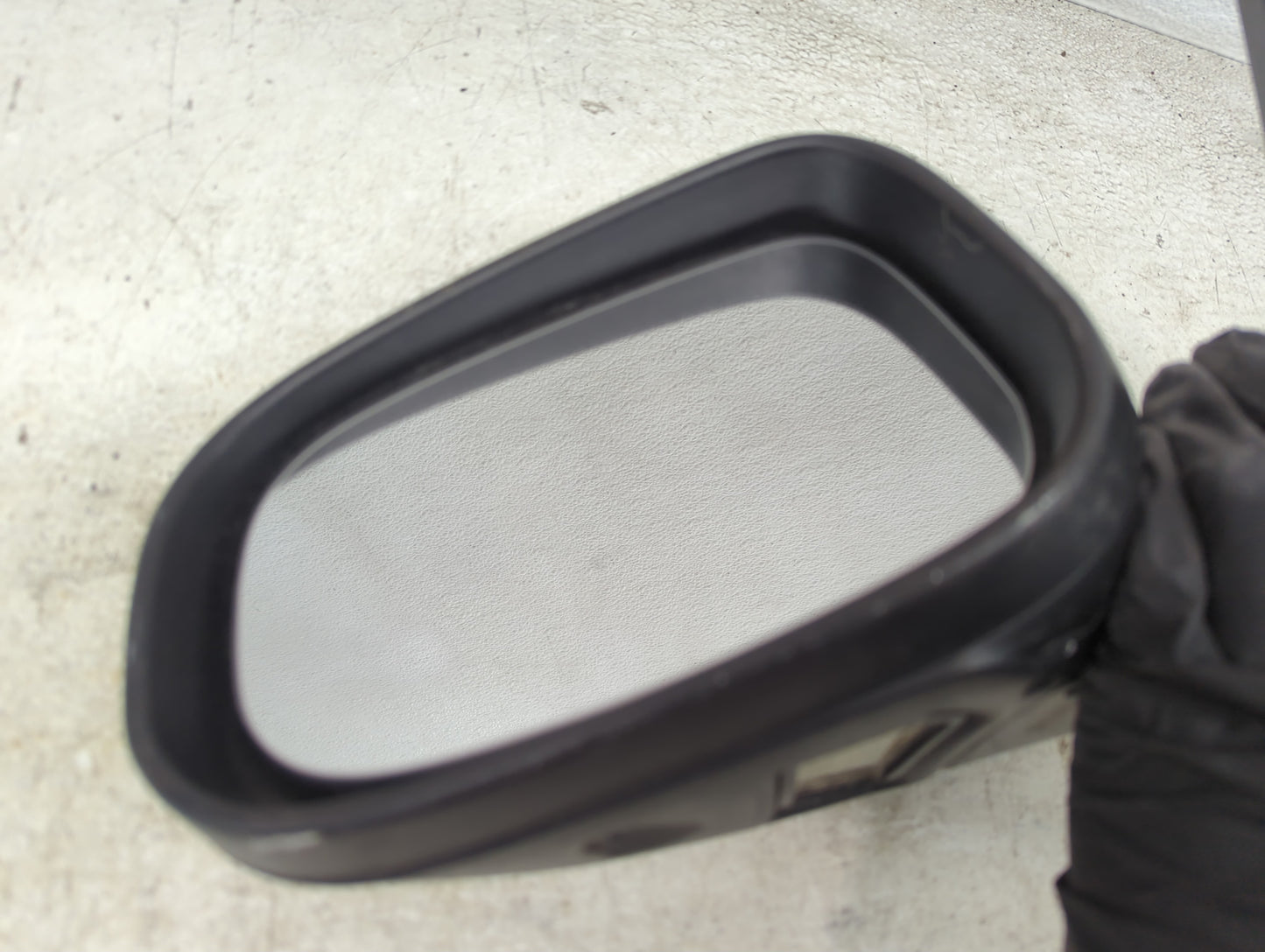 2008-2013 Volvo C70 Driver Side View Mirror - Left Door Mirror OEM Used - Oemusedautoparts1.com