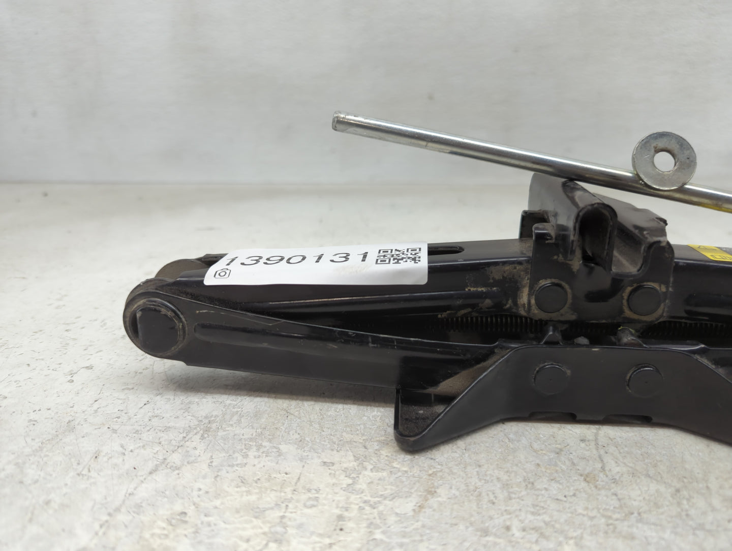 2009 Volvo S40 Spare Scissor Car Jack - Oemusedautoparts1.com