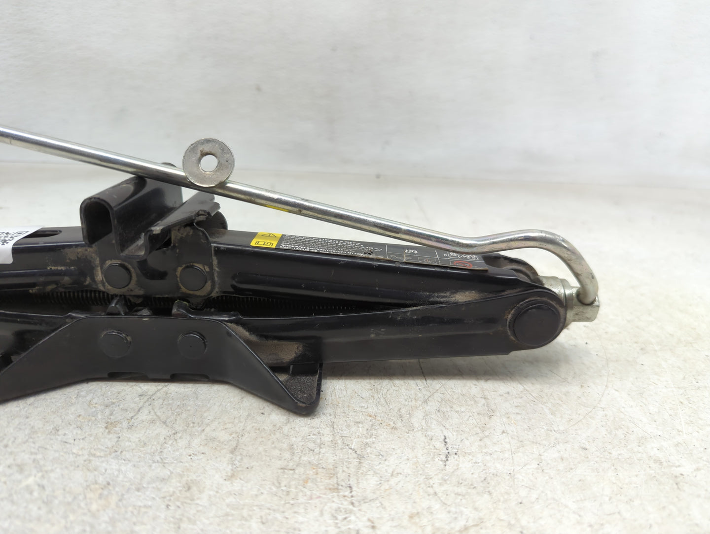 2009 Volvo S40 Spare Scissor Car Jack - Oemusedautoparts1.com