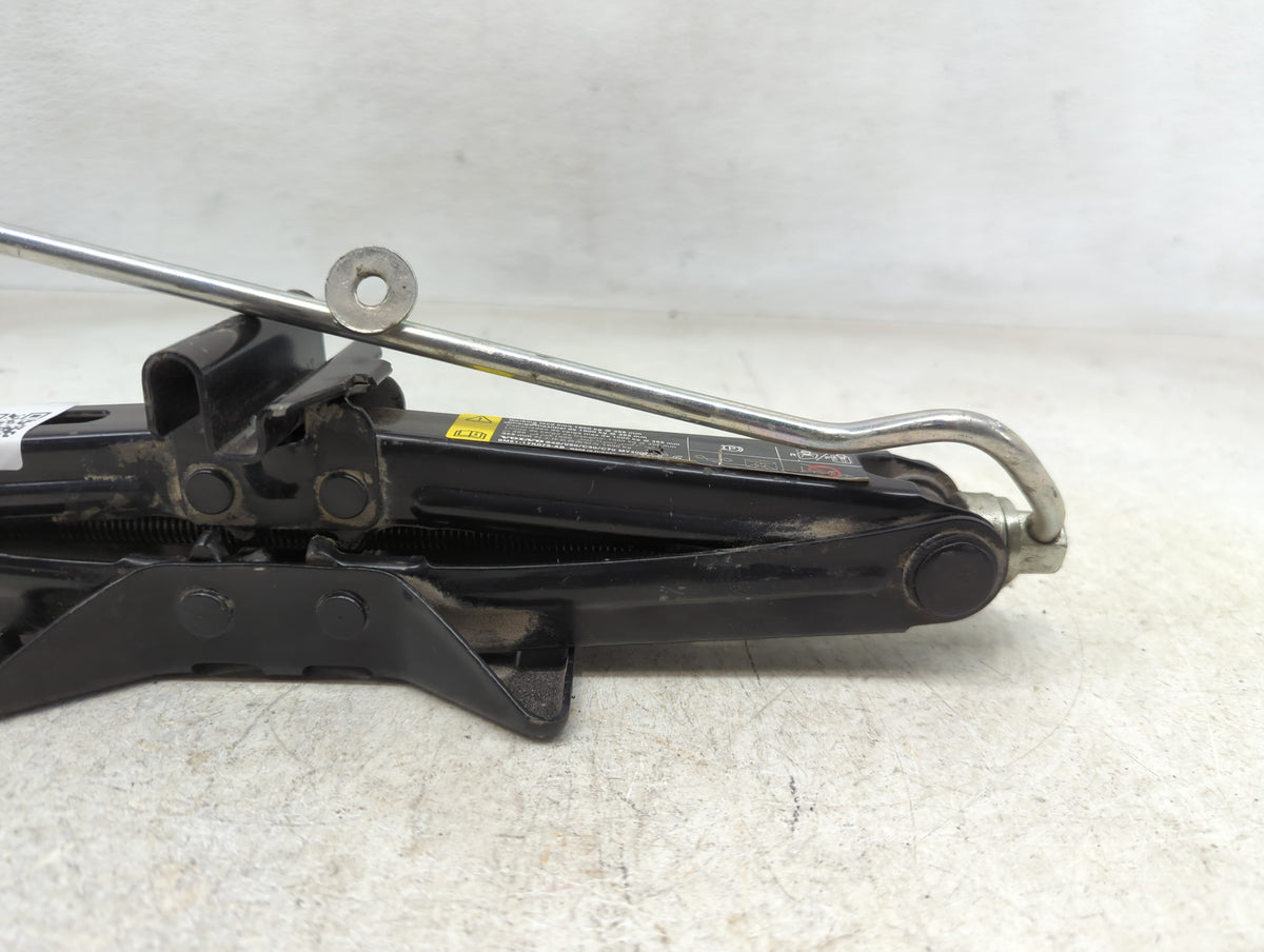 2009 Volvo S40 Spare Scissor Car Jack - Oemusedautoparts1.com