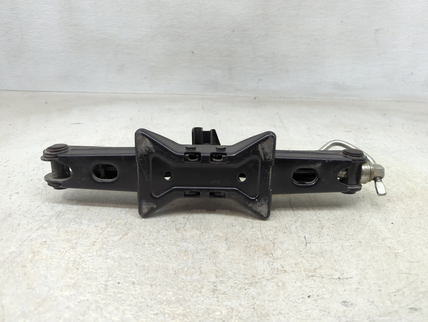 2009 Volvo S40 Spare Scissor Car Jack - Oemusedautoparts1.com