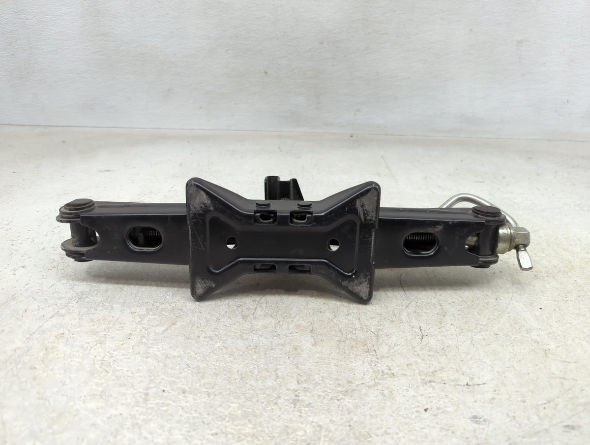 2009 Volvo S40 Spare Scissor Car Jack - Oemusedautoparts1.com