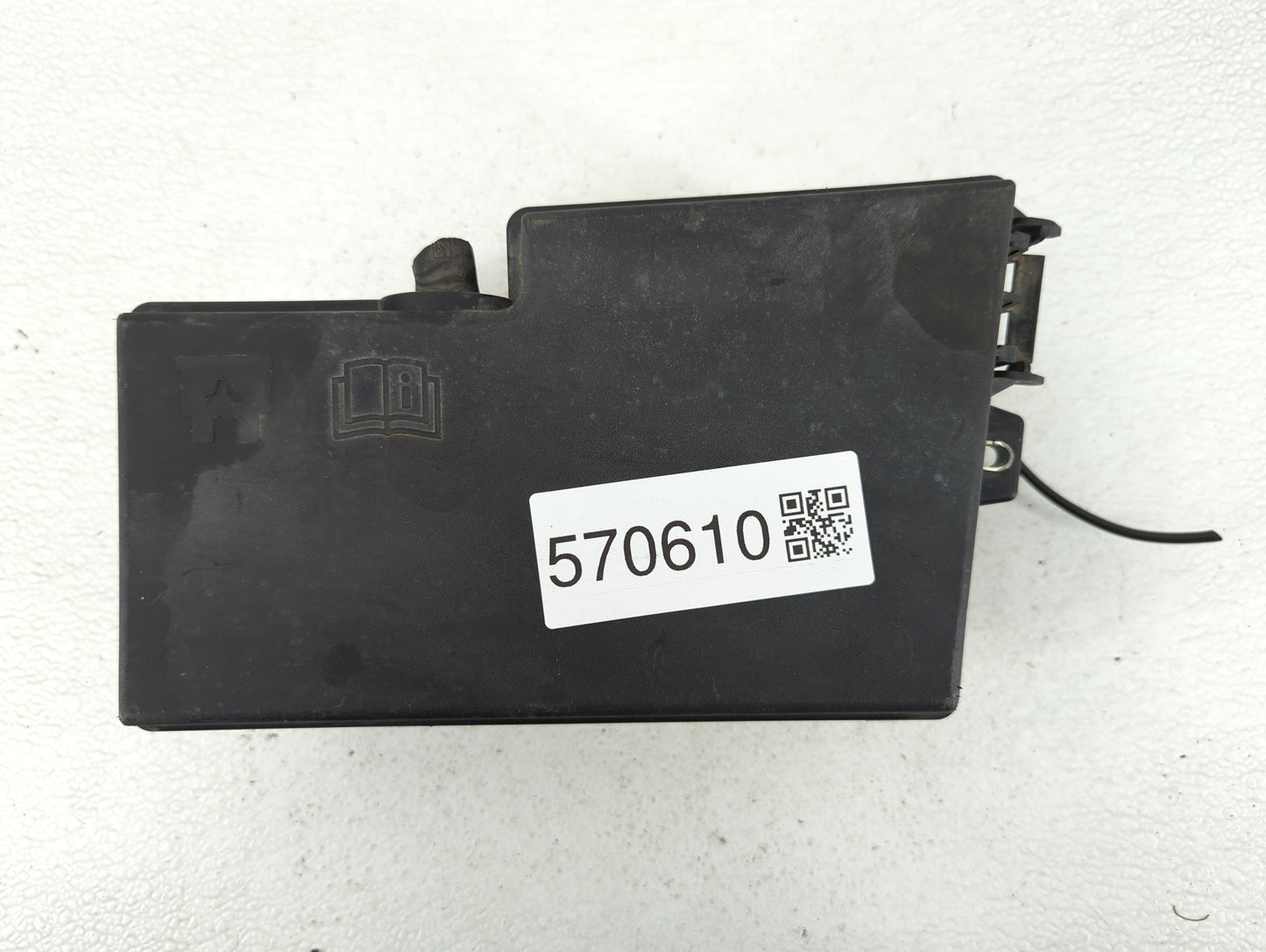 2008-2010 Volvo S40 Fusebox Fuse Box Panel Relay Module P/N:518818000 8688040 Fits Fits 2008 2009 2010 OEM Used Auto Parts -