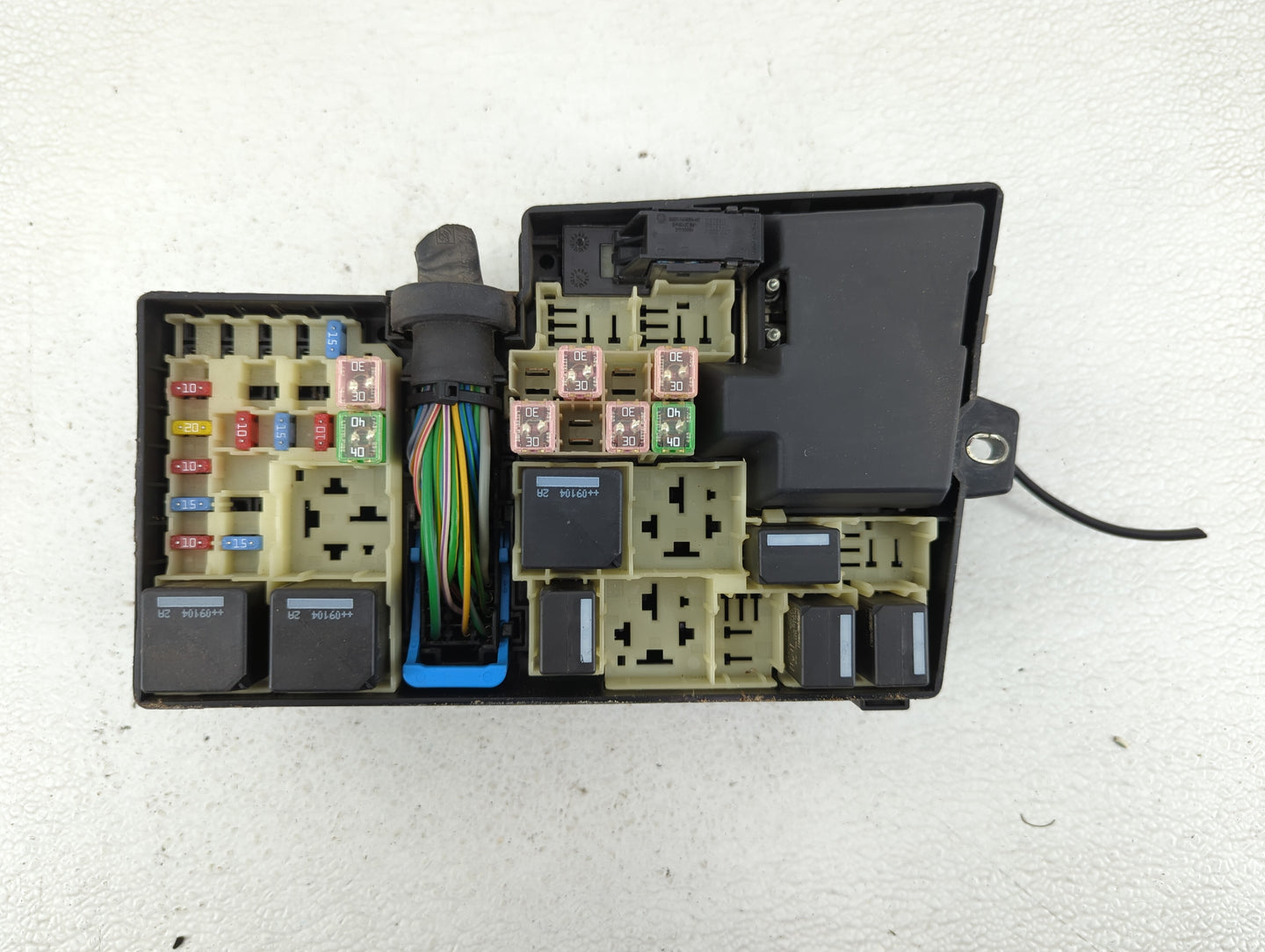 2008-2010 Volvo S40 Fusebox Fuse Box Panel Relay Module P/N:518818000 8688040 Fits Fits 2008 2009 2010 OEM Used Auto Parts -