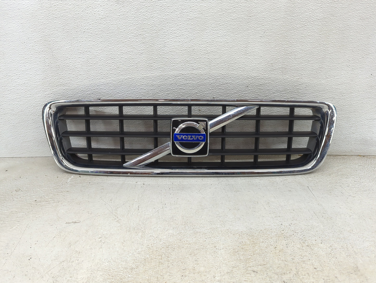 2007-2009 Volvo S60 Front Grille Bumper Not Included - Oemusedautoparts1.com