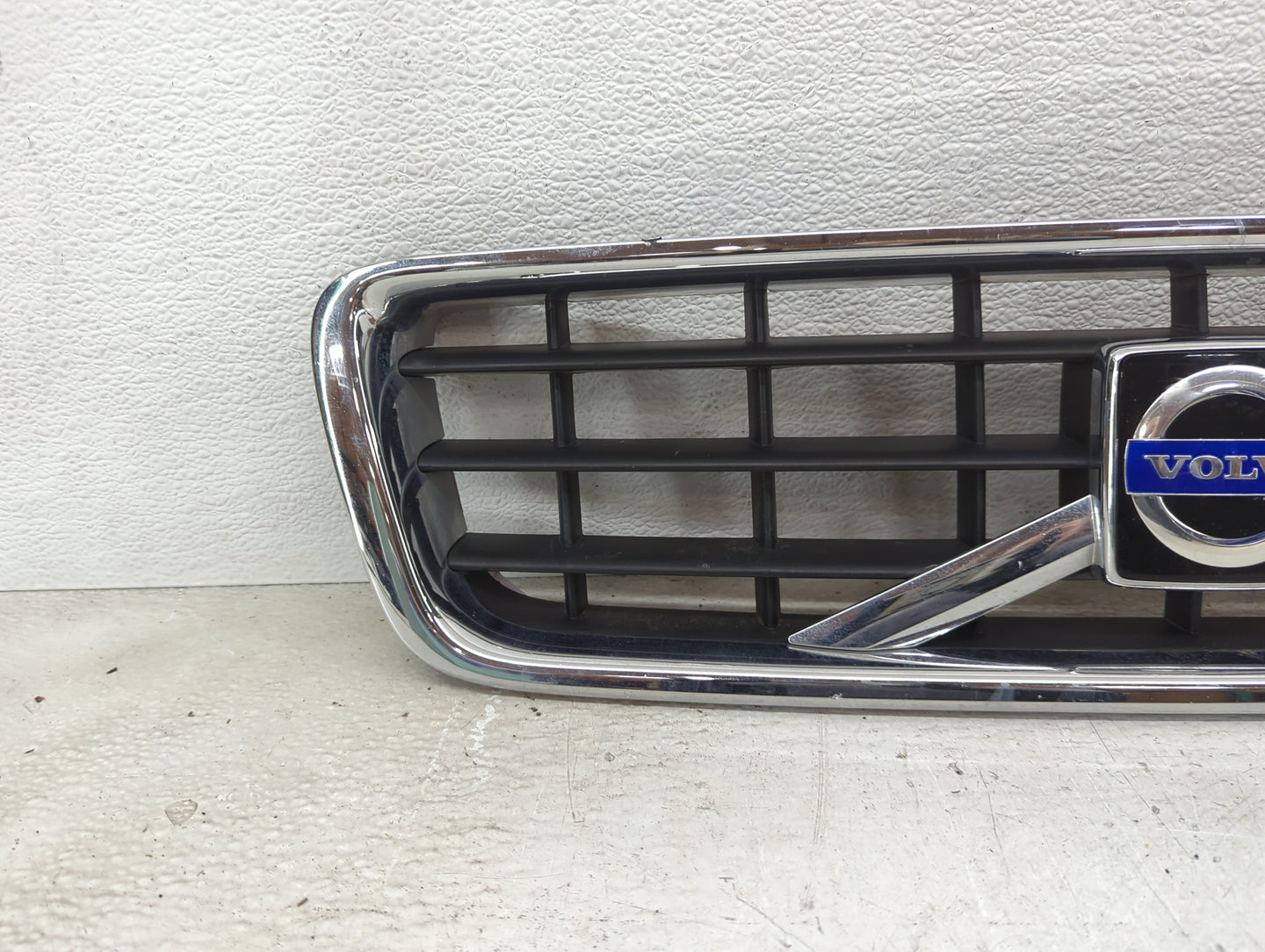 2007-2009 Volvo S60 Front Grille Bumper Not Included - Oemusedautoparts1.com