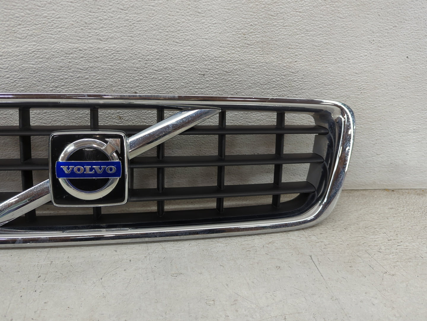 2007-2009 Volvo S60 Front Grille Bumper Not Included - Oemusedautoparts1.com