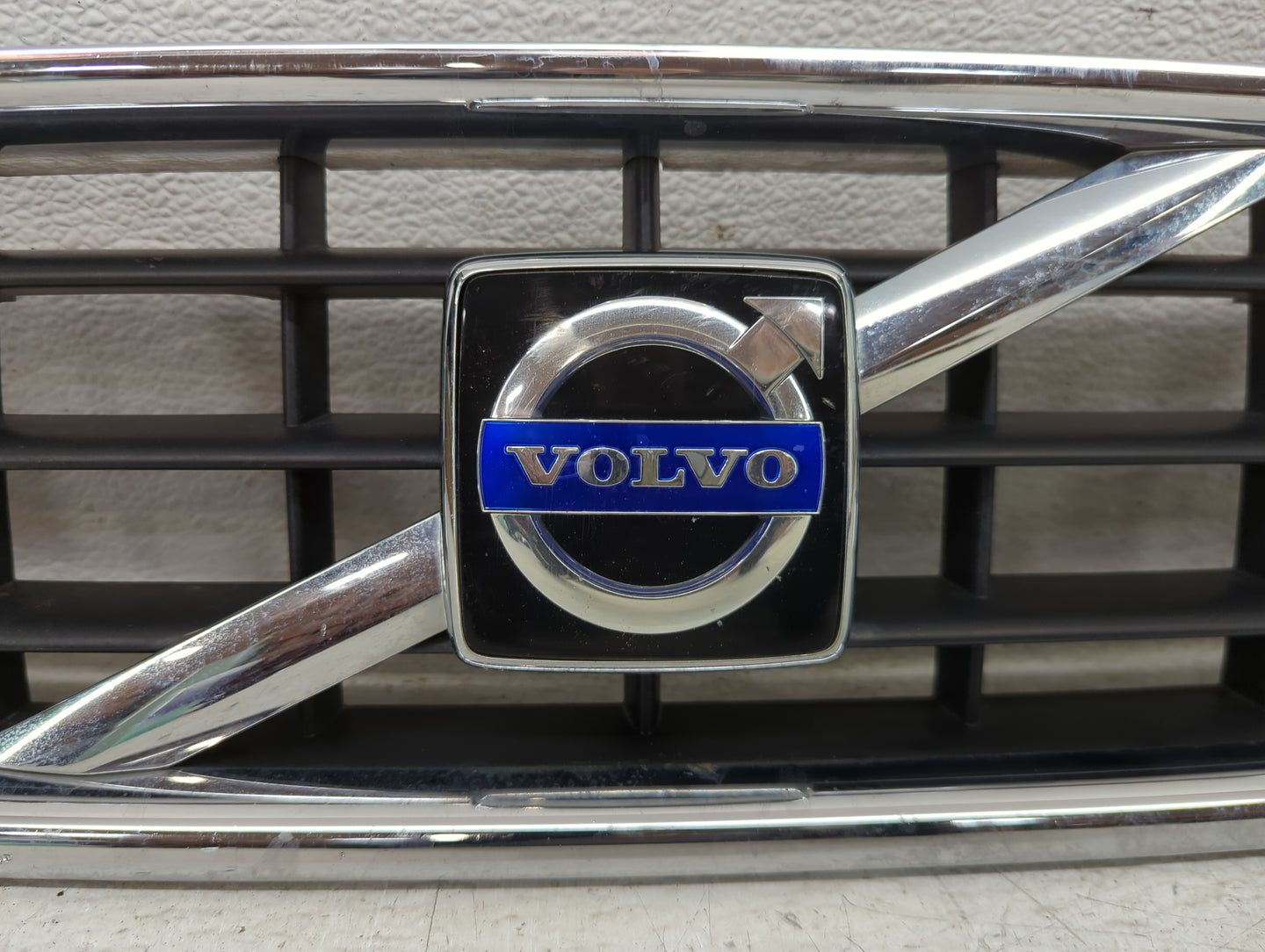 2007-2009 Volvo S60 Front Grille Bumper Not Included - Oemusedautoparts1.com