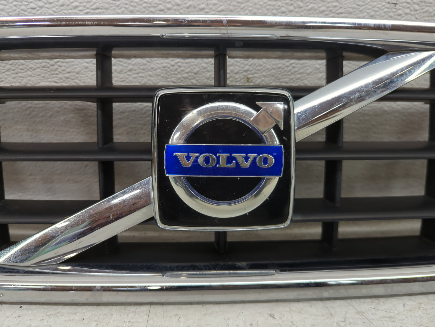 2007-2009 Volvo S60 Front Grille Bumper Not Included - Oemusedautoparts1.com