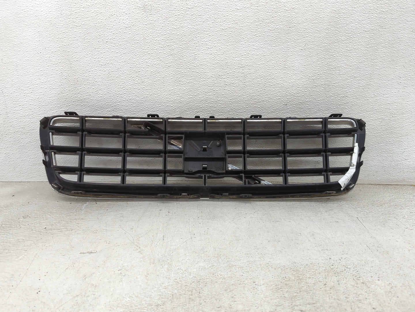 2007-2009 Volvo S60 Front Grille Bumper Not Included - Oemusedautoparts1.com